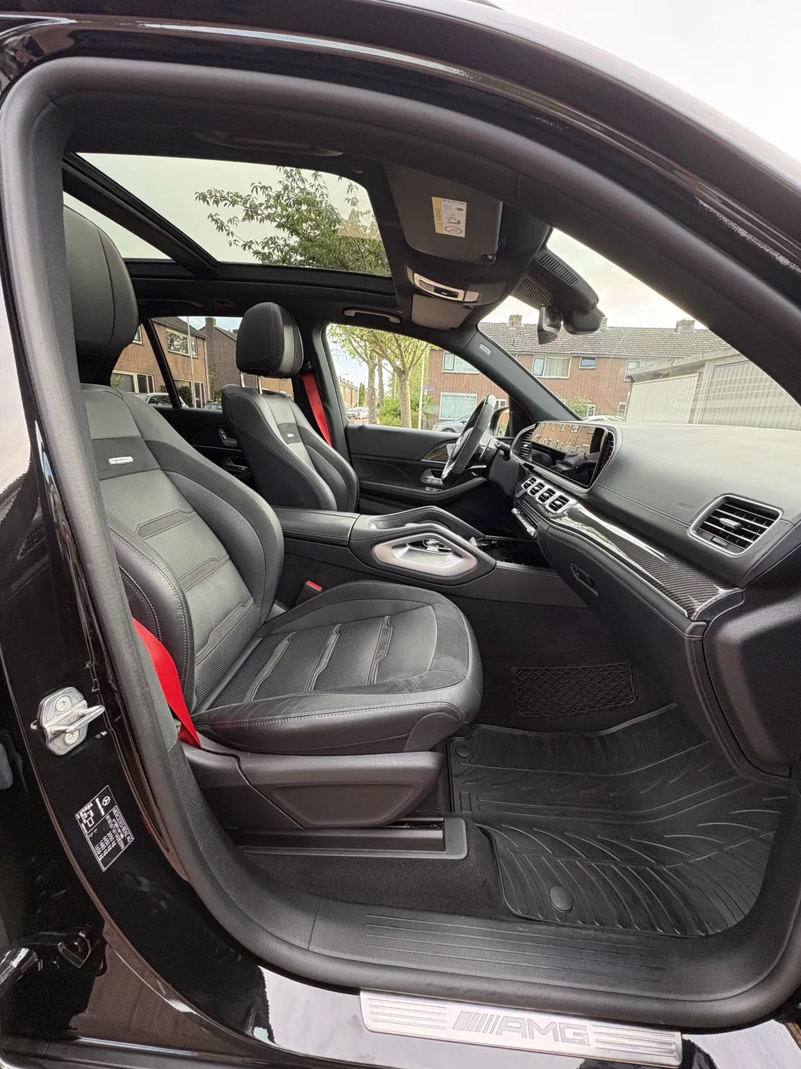 Verzorgde voorstoelen en dashboard